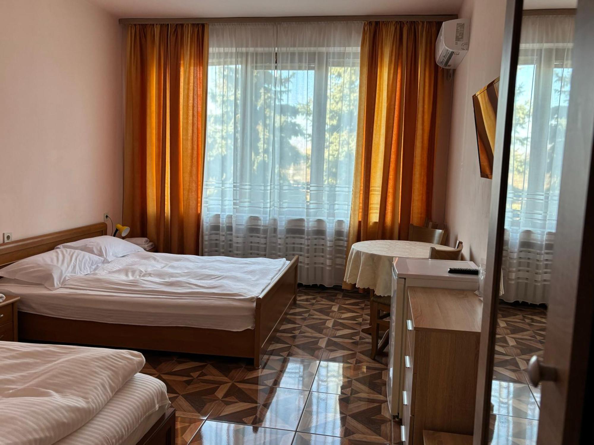 Hotel Central Razgrad Buitenkant foto