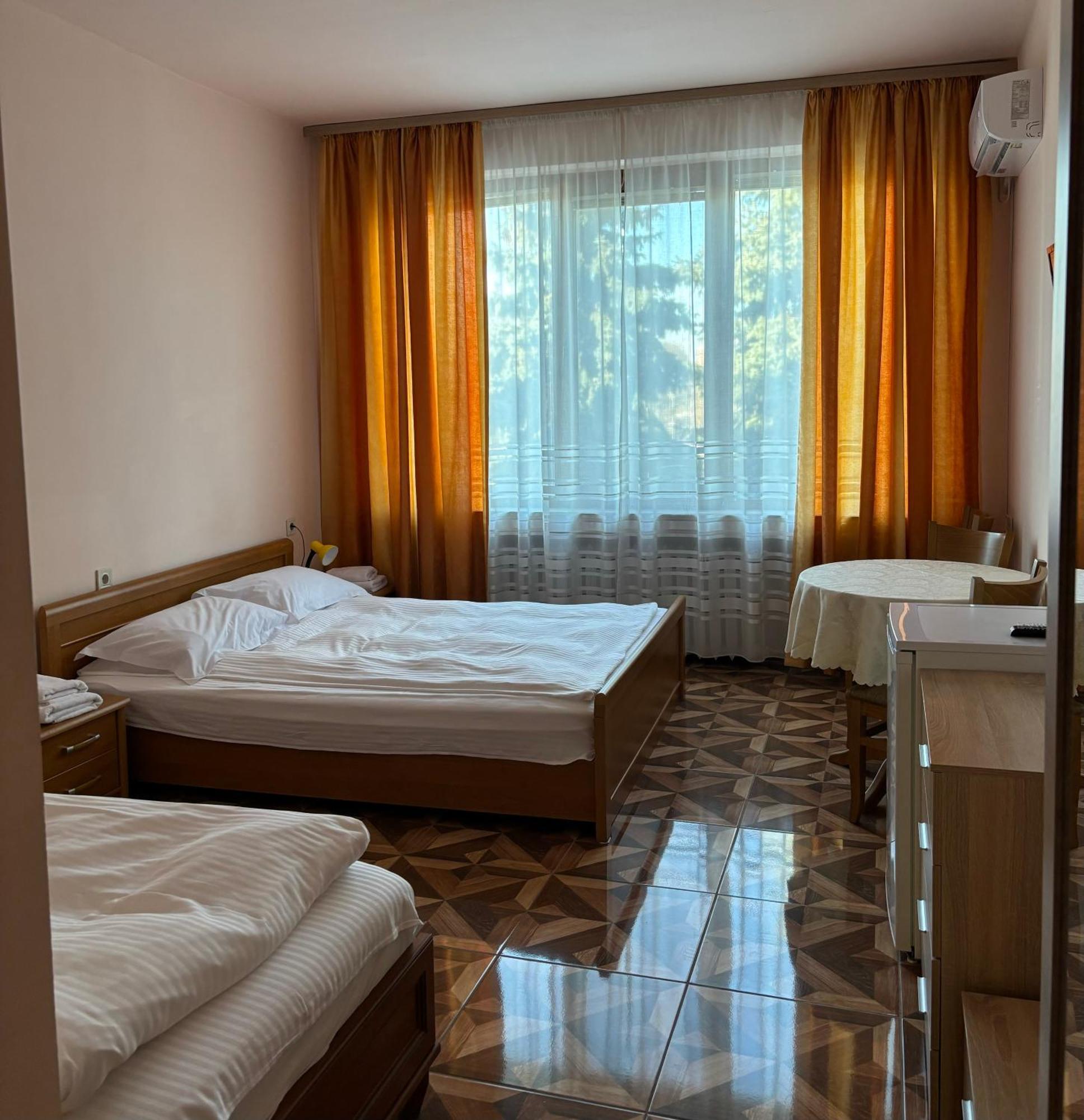 Hotel Central Razgrad Buitenkant foto